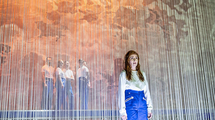 Steven Scharf, Pia Händler, Steffen Höld, Nicola Mastroberardino, Steffen Höld und (vorne), Sibylle Canonica in „Lapidarium“ von Rainald Goetz im Residenztheater.