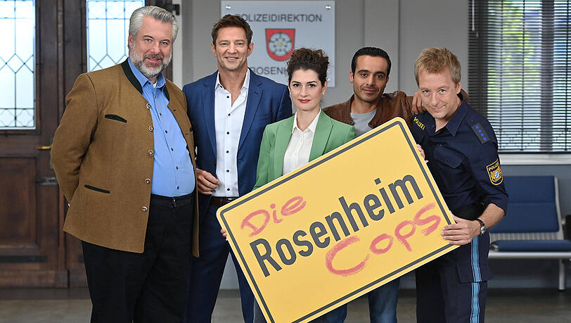 Igor Jeftic (2. v. l.) und Kollegen am Set der "Rosenheim-Cops".