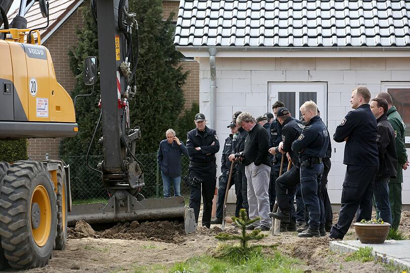 Gewaltverbrechen in Mecklenburg-Vorpommern: Eine Frauenleichen hat die Polizei im Beton gefunden.