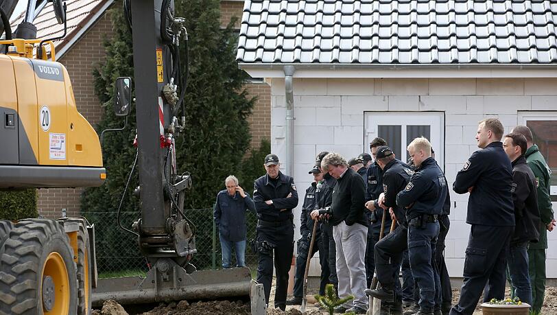 Gewaltverbrechen in Mecklenburg-Vorpommern: Eine Frauenleichen hat die Polizei im Beton gefunden. Gewaltverbrechen in Mecklenburg-Vorpommern: Eine Frauenleichen hat die Polizei im Beton gefunden.