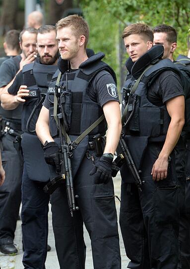 Die Bilder vom Polizeieinsatz am Benjamin-Franklin-Krankenhaus in Berlin.