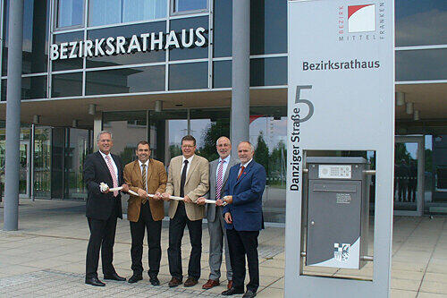 Sie ziehen alle an einem Strang: Mittelfrankens Bezirkstagspräsident Richard Bartsch, Harry Riedel (Finanzreferent der Stadt Nürnberg), der Vertreter der kreisangehörigen Städte im Bezirk Mittelfranken Alfons Brandl (Erster Bürgermeister Stadt Herrieden), der mittelfränkische Vorsitzende im Bayerischen Gemeindetag Franz Winter (Erster Bürgermeister Markt Dürrwangen) und der Bezirksvorsitzende der mittelfränkischen Landräte  Herbert Eckstein (Landrat Landkreis Roth).