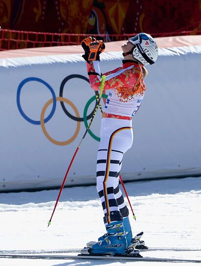Super-G in Sotschi: So freut sich Maria Höfl-Riesch über ihre Silbermedaille.