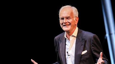 "Echt Schmidt": Der Schauspieler und Kabarettist Harald Schmidt feierte ein temporeiches Heimspiel in Stuttgart.