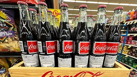 Coca Cola wird Maissirup nicht ersetzen, sondern eine neue Produktreihe mit Rohrzucker einführen. (Archivbild)