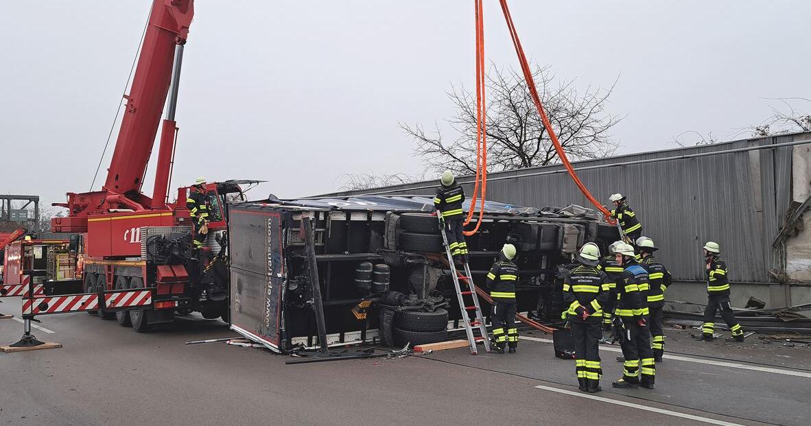 Schwerer-Unfall-auf-M-nchner-Autobahn-Zwei-Verletzte-und-lange-Sperrung
