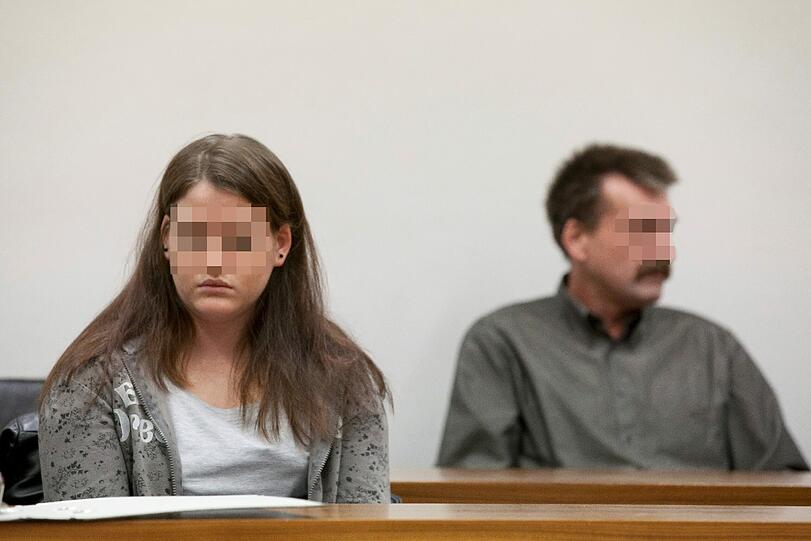 Wegen dem versuchten Mord an ihrer Mutter ist ein 17-jähriges Mädchen zu sieben Jahren und sechs Monaten Jugendstrafe verurteilt worden.