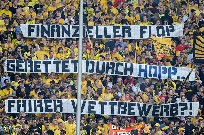 Dortmunder Fans machen Stimmung gegen Mäzen Dietmar Hopp. Das Verhältnis zwischen dem BVB und der TSG ist seit dem Erstliga-Aufstieg 2008 angespannt.