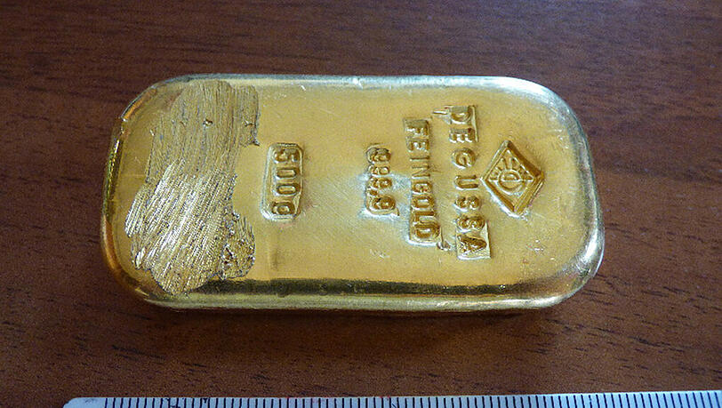 Ein paar Kratzer hat der Goldbarren abgekriegt. Noch ist vollkommen unklar, wie er auf den Grund des Königssees kam. Ein paar Kratzer hat der Goldbarren abgekriegt. Noch ist vollkommen unklar, wie er auf den Grund des Königssees kam.