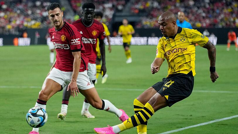 Borussia Dortmunds Donyell Malen in Aktion.