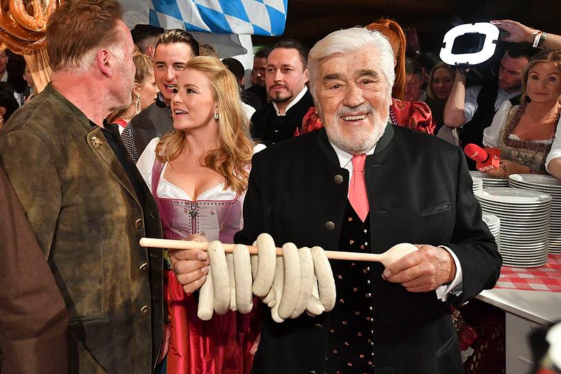 Arnold Schwarzenegger mit Freundin Heather Milligan, Mario Adorf