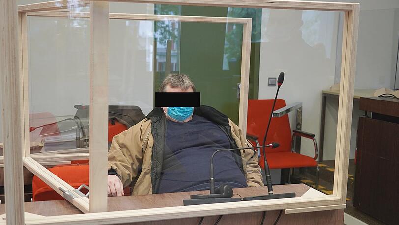 Der Angeklagte vor Gericht.