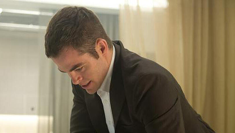 "Jack Ryan: Shadow Recruit": Gerade in Moskau gelandet, da wird auch schon der erste Mordversuch auf Agent Ryan (Chris Pine) verübt "Jack Ryan: Shadow Recruit": Gerade in Moskau gelandet, da wird auch schon der erste Mordversuch auf Agent Ryan (Chris Pine) verübt