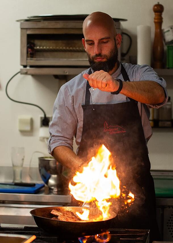 Patrick Bellahouel betreibt den Landgasthof Hittenkirchen seit 2020.