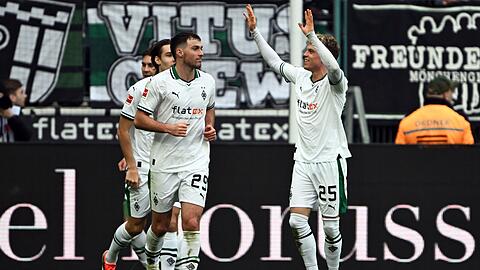 Robin Hack (r) war im Sommer von Arminia Bielefeld nach Mönchengladbach gewechselt.