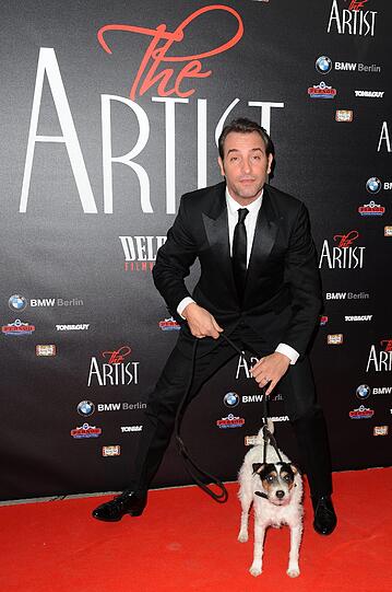 Der französische Film &bdquo;The Artist&ldquo; ist genau das Gegenteil der aktuellen Blockbuster und gilt doch als heimlicher Oscar-Kandidat. Die Bilder der Deutschlandpremiere in Berlin.