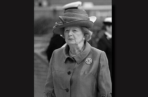 08. April: Margaret Thatcher (87): Die «Eiserne Lady» regierte Großbritannien von 1979 bis 1990. Ihr «Thatcherismus» genannter Kurs setzte auf Deregulierung, Privatisierung und soziale Einschnitte. Der Sieg über Argentinien im Falkland-Krieg machte sie 1982 populär.