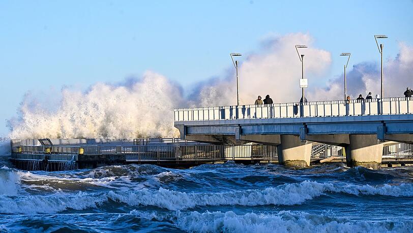 Vom Sturmwetter besonders stark betroffen ist die Ostseek&uuml;ste Polens - wie hier das Ostseebad Kolberg.