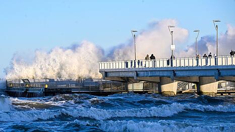 Vom Sturmwetter besonders stark betroffen ist die Ostseek&uuml;ste Polens - wie hier das Ostseebad Kolberg.