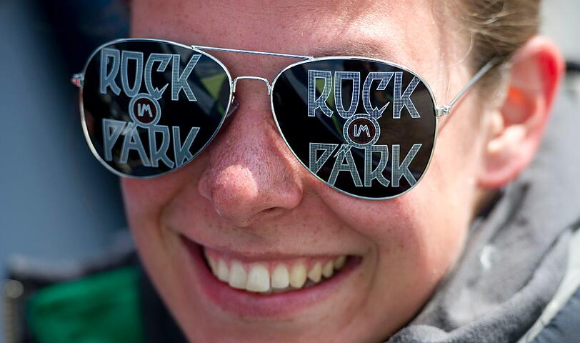 In der Nacht zum Freitag hat es in Nürnberg geregnet. Die Vorfreude der Mädels of die Rockshow kann man ihnen deshalb von den Augen ablesen. Trotzdem: Punkt für den Ring.
