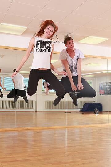 Susi und Denis haben sich im Tanzstudio KayJays kennen gelernt und sind seitdem die besten Freunde.