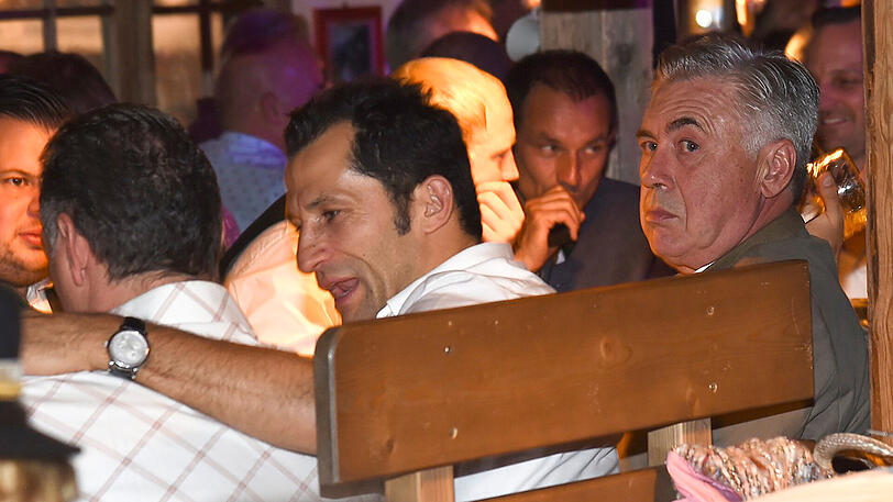 Hasan Salihamdzic und Carlo Ancelotti (rechts).
