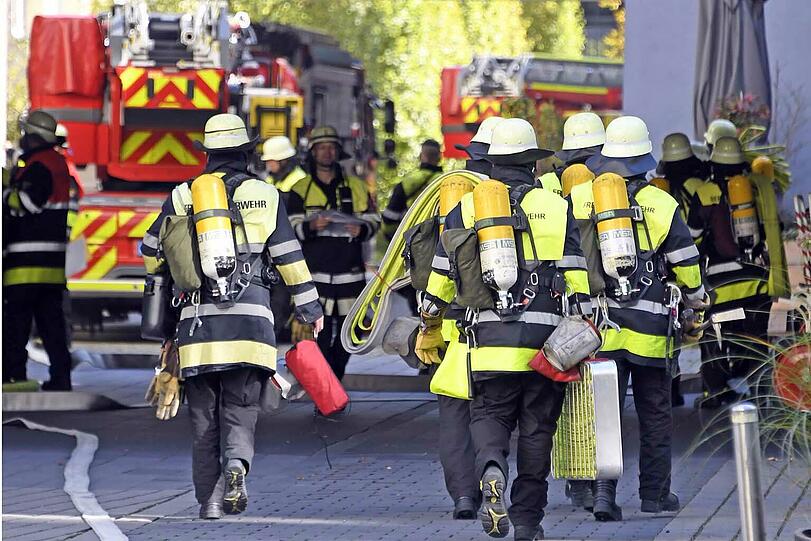 Wegen der starken Rauchentwicklung nach einem Saunabrand hat die Feuerwehr das Hotel evakuiert. Verletzt wurde niemand.