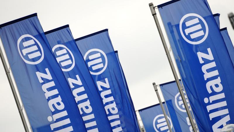 Fahnen mit dem Logo der Allianz wehen im Wind. Foto: Andreas Gebert/dpa/Archivbild Fahnen mit dem Logo der Allianz wehen im Wind. Foto: Andreas Gebert/dpa/Archivbild