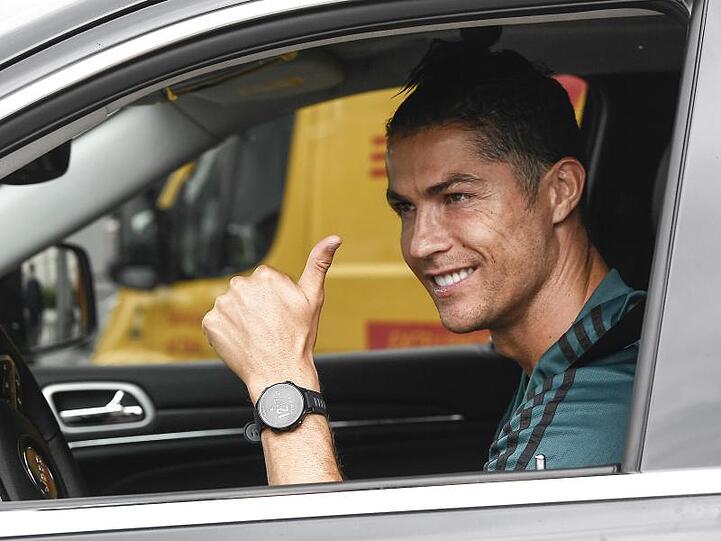 Cristiano Ronaldo darf bei Juventus Turin in der Serie A bald wieder seine Fußball-Kunst zeigen.