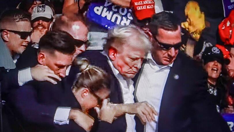 Donald Trump unmittelbar nach dem Attentat auf ihn.