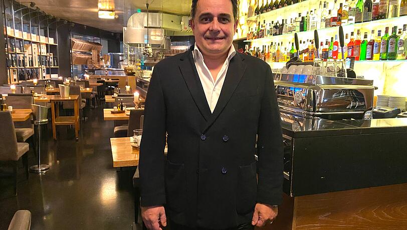 Wirt Mimmo Speranza freut sich, von 6. bis 12. November viele neue Gäste in seinem Lokal in der Karlstraße begrüßen zu dürfen. Wirt Mimmo Speranza freut sich, von 6. bis 12. November viele neue Gäste in seinem Lokal in der Karlstraße begrüßen zu dürfen.