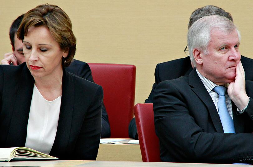 Ministerpräsident Seehofer tadelte die Vorgehensweise seiner Kanzleichefin Haderthauer in der Modellbau-Affäre.