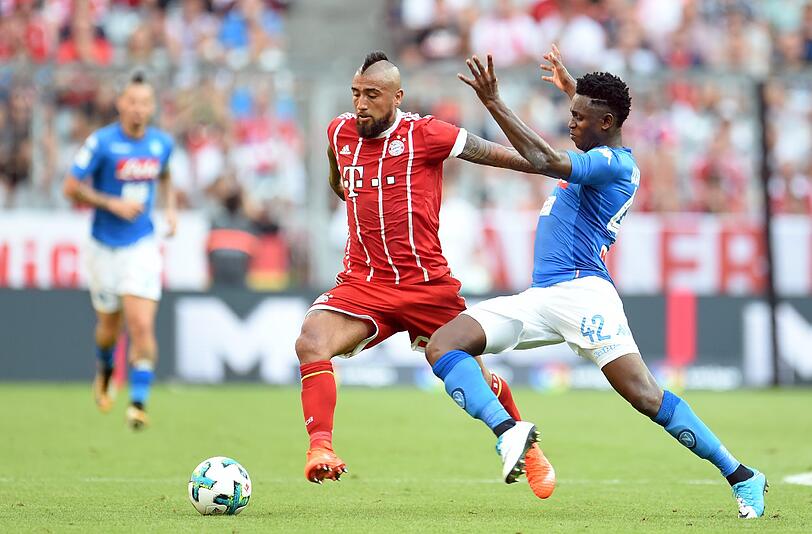 ARTURO VIDAL NOTE 5
Unglückliche Partie des Chilenen. Legte das 0:1 unfreiwillig vor, stolperte im Neapel-Strafraum über den Ball (32.). Wurde ausgewechselt.