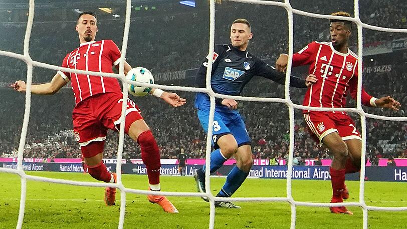 SANDRO WAGNER, OHNE NOTE: Bekam von Coach Heynckes noch ein paar Minuten geschenkt gegen den Ex-Verein, für Kimmich in der Partie (84.). Und er traf! Per Oberschenkel erzielte der Neuzugang sein erstes Tor seit der Rückkehr.