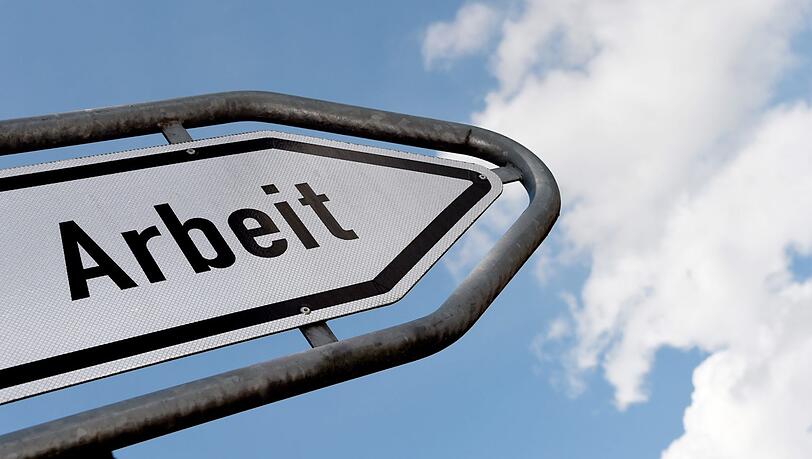 73 Prozent der Deutschen haben Angst, ihren Arbeitsplatz zu verlieren. 73 Prozent der Deutschen haben Angst, ihren Arbeitsplatz zu verlieren.