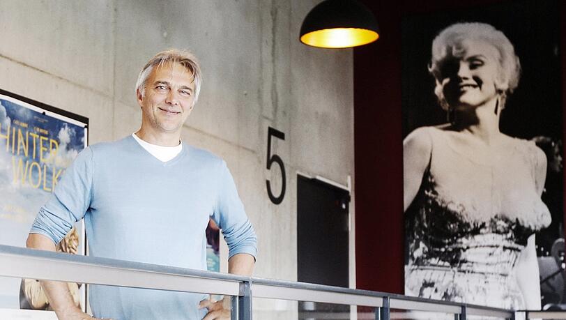 Matthias Helwig in seinem Kino in Gauting.