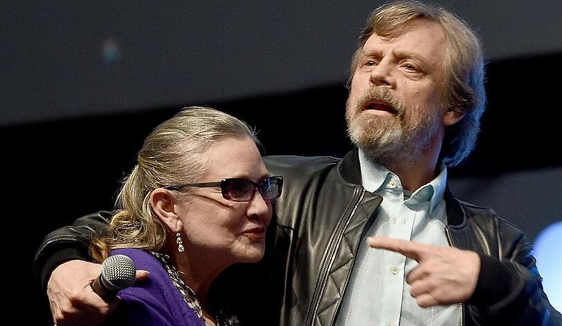 Carrie Fisher kehrte 2015 noch einmal auf die große Leinwand zurück: Als Prinzessin Leia in der siebten Episode der "Star Wars"-Saga. An ihrer Seite: Mark Hamill als Jedi-Meister Luke Skywalker.