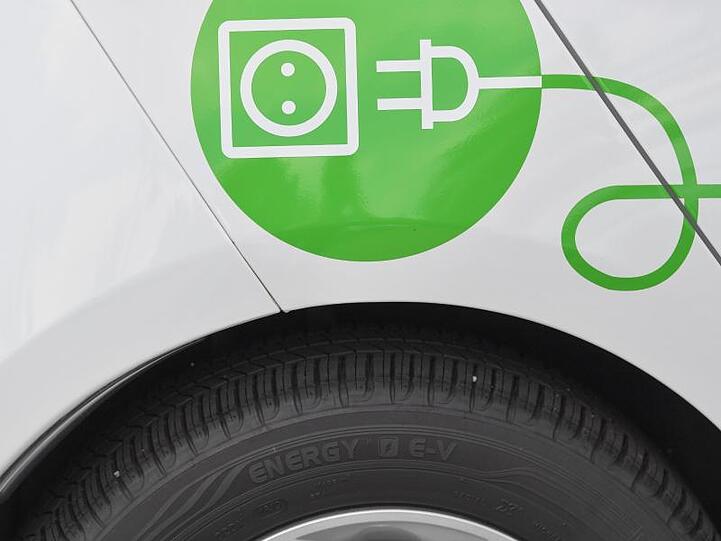Laut einer aktuellen Umfrage steigt in Deutschland der Zuspruch zu Elektroautos.