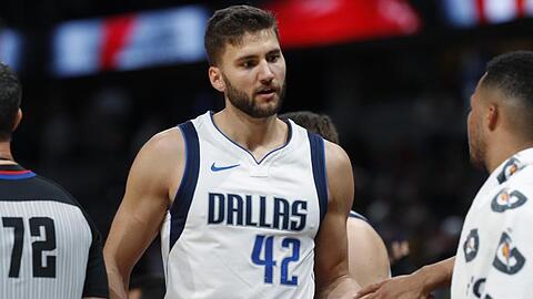 Hält die Pläne zur Fortführung der NBA-Saison für zumutbar: Maxi Kleber (M) von den Dallas Mavericks.