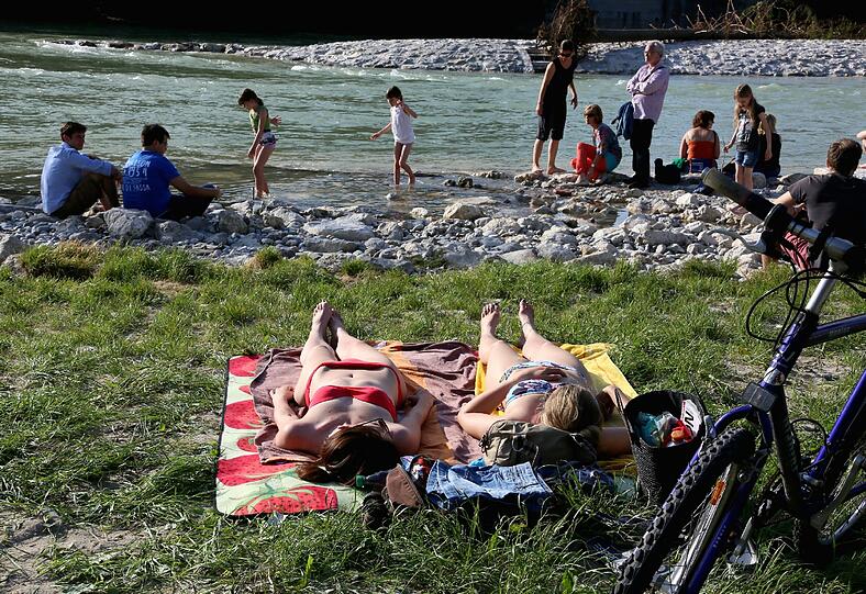 Grillen und chillen: Die schönsten Isar-Bilder von der Hitze am Wochenende