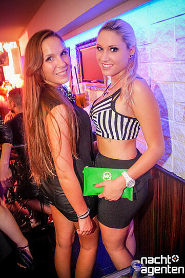 Die besten Partybilder vom Samstag. Hier aus dem Crown's Club.