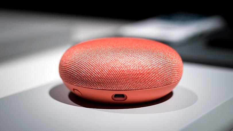 In der Theorie können Smarte Lautsprecher wie der Google Mini eine Erleichterung für den Alltag sein. Viele Menschen sorgen sich jedoch um den Datenschutz. In der Theorie können Smarte Lautsprecher wie der Google Mini eine Erleichterung für den Alltag sein. Viele Menschen sorgen sich jedoch um den Datenschutz.