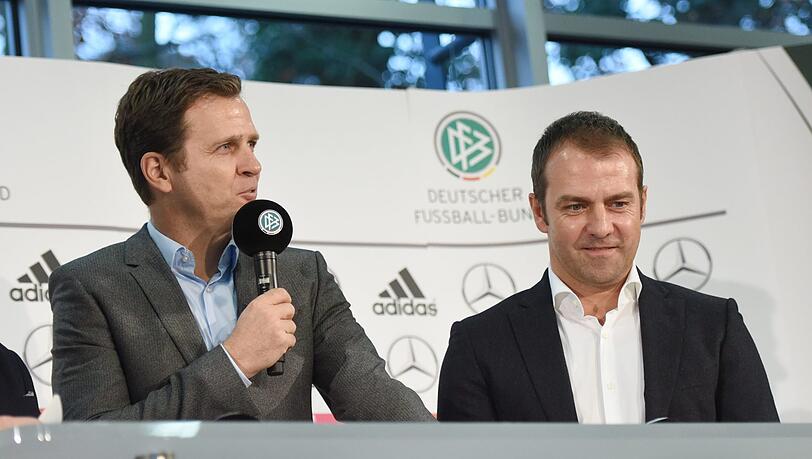 Oliver Bierhoff (l.) und Hansi Flick kennen sich seit Jahren aus der Nationalmannschaft. Oliver Bierhoff (l.) und Hansi Flick kennen sich seit Jahren aus der Nationalmannschaft.