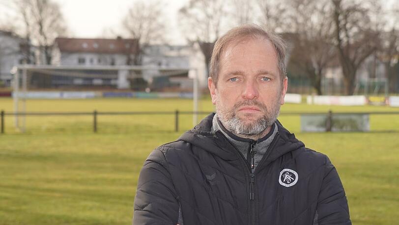 Bernd Roth vom SV Aubing ist enttäuscht von der Stadt. Sein Verein sei doch kein Dienstleister.