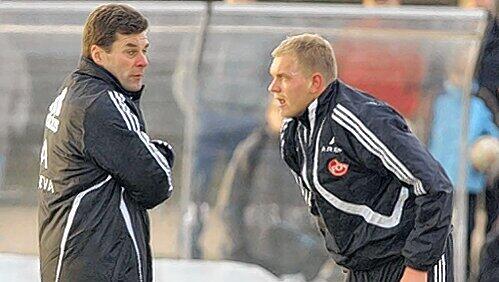 „Butter bei die Fische“: Club-Trainer Dieter Hecking mahnt Käpt’n Andy Wolf (re.) in Sachen Vertragsverlängerung zur Eile. „Butter bei die Fische“: Club-Trainer Dieter Hecking mahnt Käpt’n Andy Wolf (re.) in Sachen Vertragsverlängerung zur Eile.