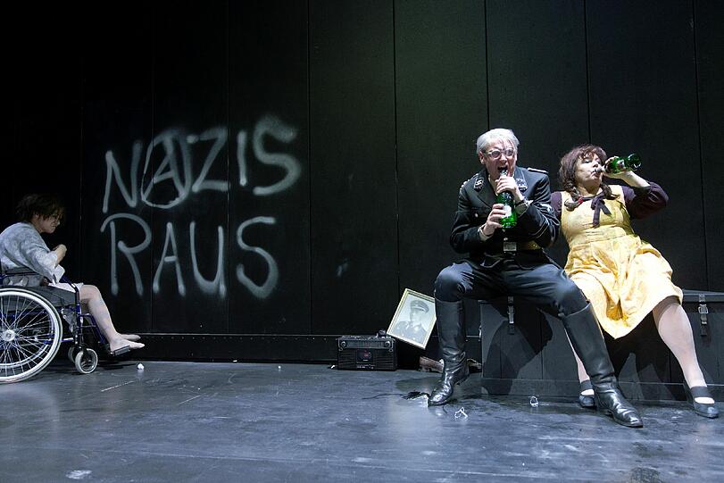 Gundi Ellert (Vera) und Götz Schulte (Rudolf Höller) in "Vor dem Ruhestand".
