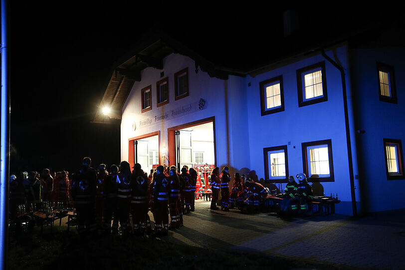 Das schwere Unwetter forderte bei einem Österreichischen Feuerwehr-Fest zwei Todesopfer. Die Bilder vom Unglücksort.