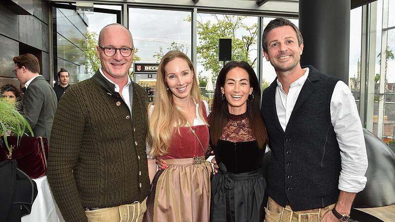 Julia Fleschenberg mit Mann und Cora und Florian Orterer