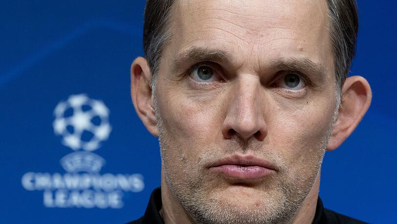 Thomas Tuchel nimmt an einer Pressekonferenz in der Allianz Arena teil.