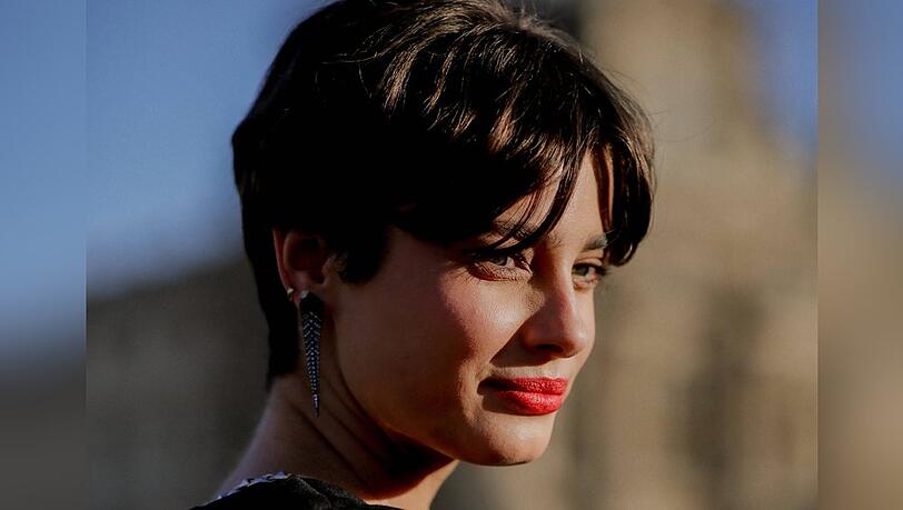 Taylor Hill weiß, wie der "Cool Girl"-Look funktioniert: Das Model trägt seit einiger Zeit einen Grunge Bixie - eine Mischung aus Bob und Pixie Cut.